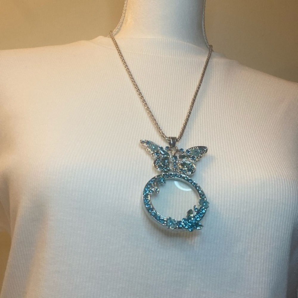 Austrian Crystal magnifying pendant necklace - Picture 3 of 6